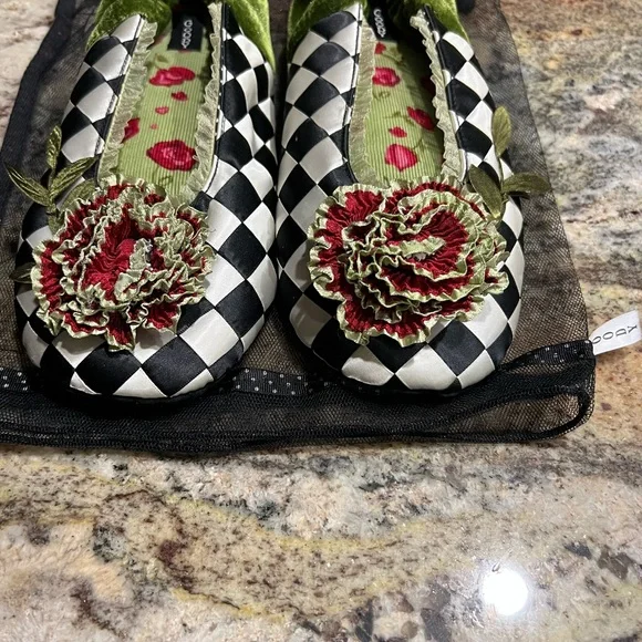 Goody Goody (sold out) Colorful, Gorgeous, Checkered Slippers with Floral Detail - Picture 2 of 6